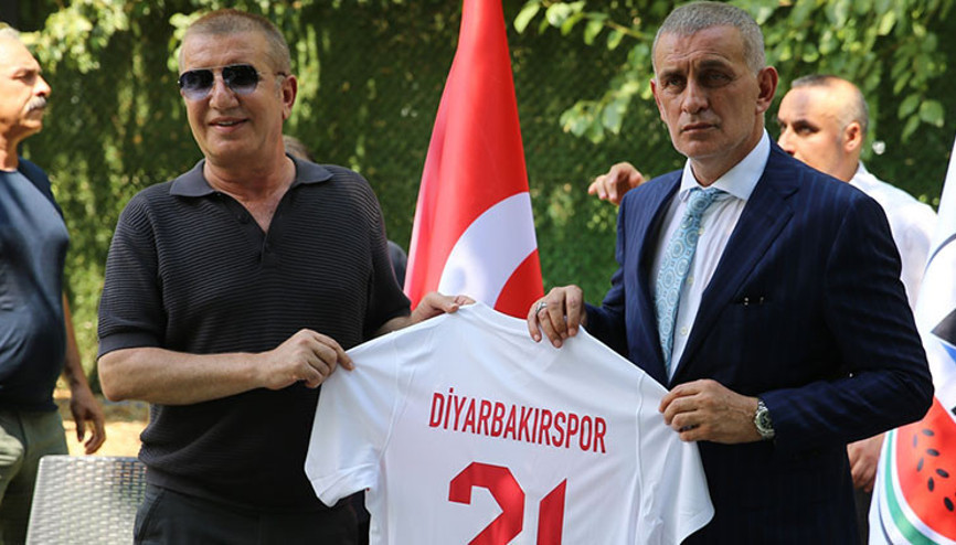 TFF Başkanı İbrahim Hacıosmanoğlu: Üçüncü, ikinci ve birinci liglerde yabancı futbolcu olmamalı TFF Başkanı İbrahim Hacıosmanoğlu: Üçüncü, ikinci ve birinci liglerde yabancı futbolcu olmamalı