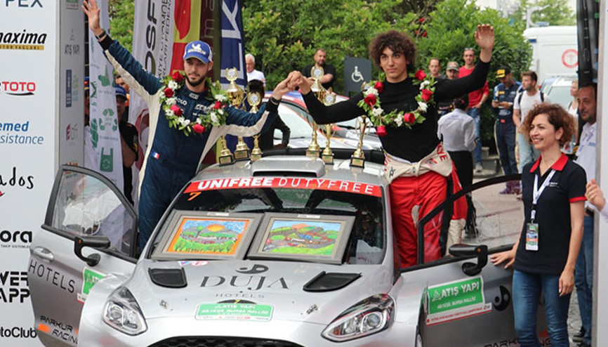 Kerem ve Kübra, Çekyada podyumda