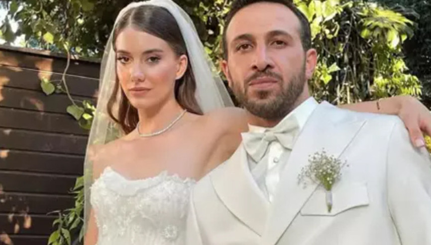 Dizi aşkı gerçek oldu... Beril Pozam ve Ersin Arıcı evlendi Yalı Çapkını ekibi ünlü çifti yalnız bırakmadı Dizi aşkı gerçek oldu... Beril Pozam ve Ersin Arıcı evlendi Yalı Çapkını ekibi ünlü çifti yalnız bırakmadı