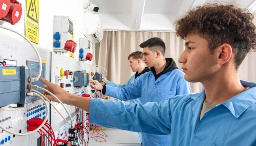 Meslek lisesi öğrencileri için kurumlara ödenen destekler artırıldı