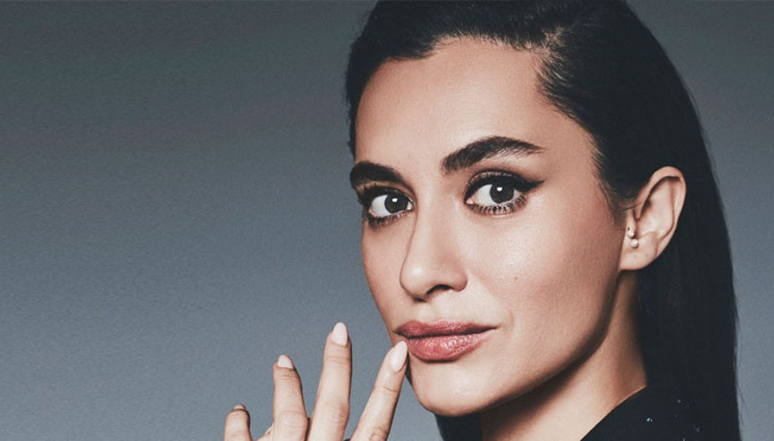 Oyuna Güneş doğuyor... Hande Doğandemir Taş Kağıt Makasta Oyuna Güneş doğuyor... Hande Doğandemir Taş Kağıt Makasta