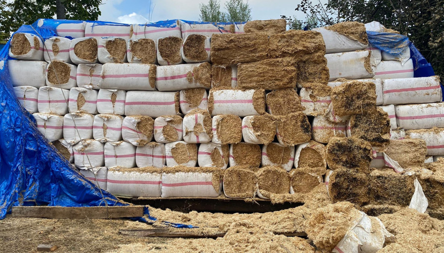 Orduda mandırada yangın; 100 ton saman, kamyon ve iki zirai tarım aracı yandı