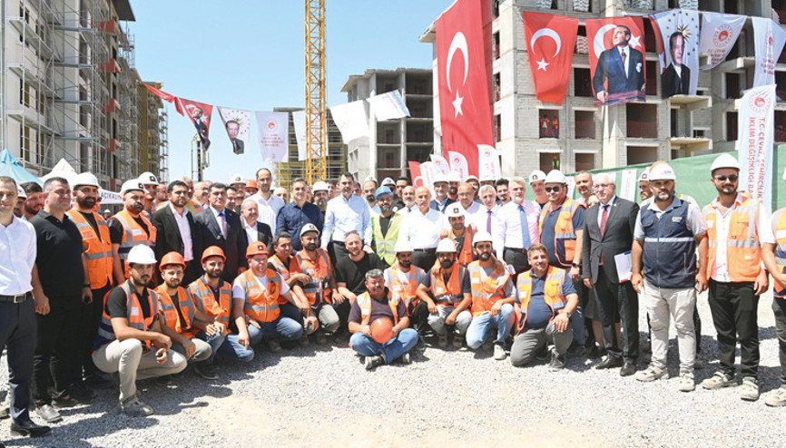 Deprem bölgesinde 153 bin mimar, mühendis ve işçi seferber