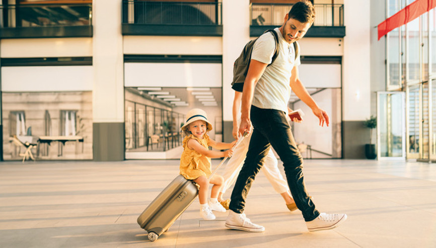 Bebekliğinden itibaren yollarda olursa alışır