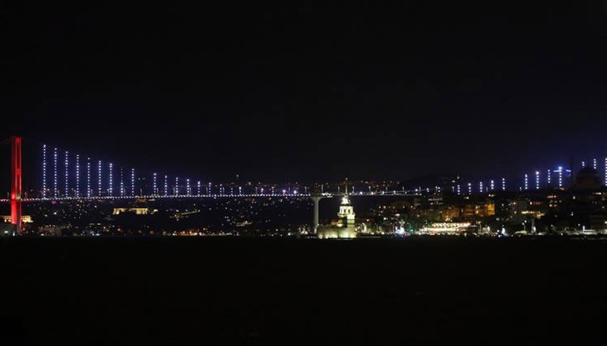 İstanbul Boğazında gemi trafiği kuzey-güney yönlü olarak açıldı İstanbul Boğazında gemi trafiği kuzey-güney yönlü olarak açıldı