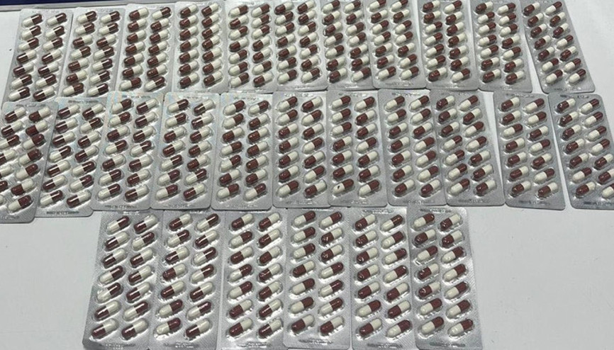 İzmirde tartıştığı eşi tarafından ihbar edildi Evinde 392 uyuşturucu hap ele geçirildi