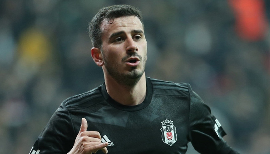 Eski milli futbolcu Oğuzhan Özyakuptan beklenmedik veda