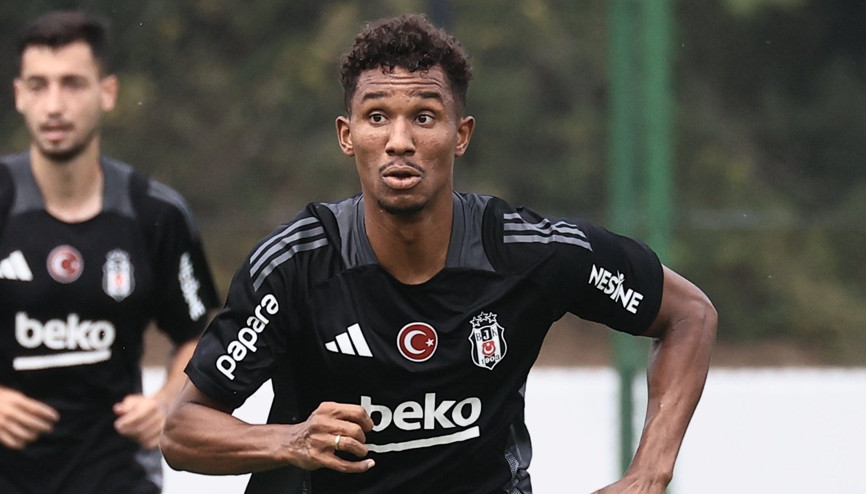 Beşiktaş’ta yeni transfer Felix Uduokhai takımla ilk antrenmanına çıktı Beşiktaş’ta yeni transfer Felix Uduokhai takımla ilk antrenmanına çıktı