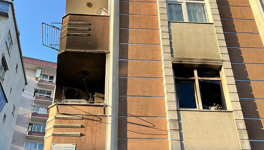 Klima ünitesi patladı... Daire kullanılamaz hale geldi