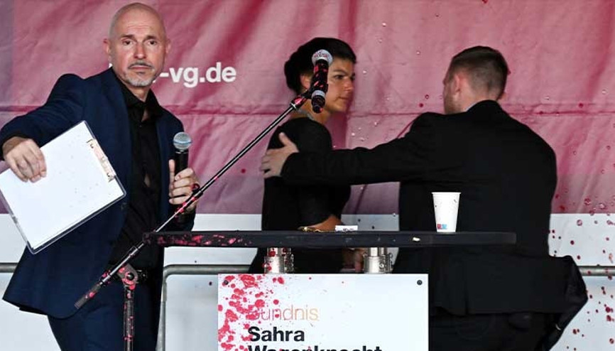 Wagenknecht’e boyalı saldırı