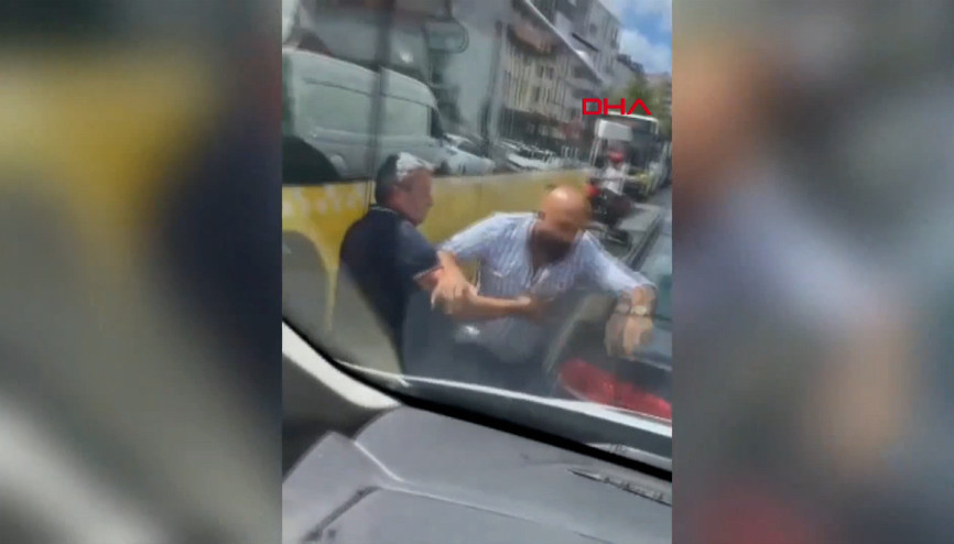 Ataşehirde beyzbol sopalı yol verme kavgası Çılgına döndü