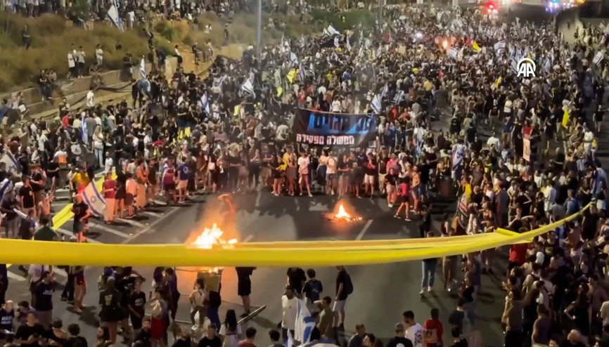 İsrailliler Gazze’de esir takası anlaşması ve erken seçim talebiyle gösteri düzenledi