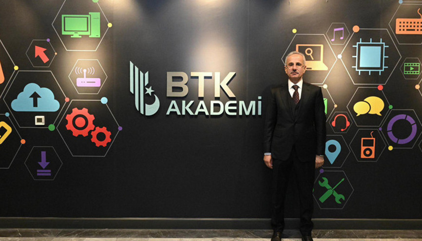 Yapay zeka eğitimleri artık cep telefonunda