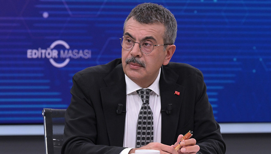 Yeni müfredat nasıl olacak Devamsızlık ve sınıf tekrarına af gelecek mi Bakan Tekin açıkladı...