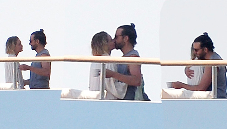 Lüks yatta aşk tatili… Sevgilisini öpücüklere boğdu Lüks yatta aşk tatili… Sevgilisini öpücüklere boğdu