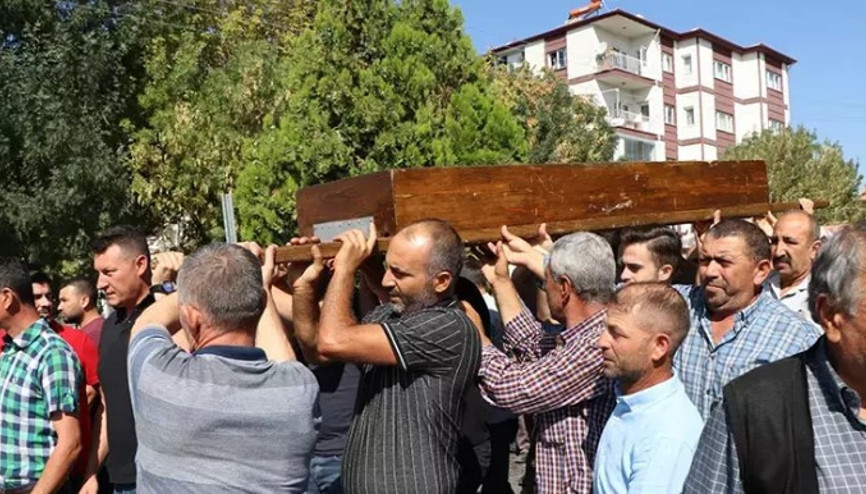 Niğdede baraj gölünde cesedi bulunan baba ve 4 yaşındaki kızı toprağa verildi