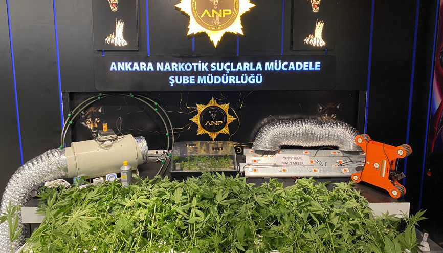 Ankarada 20 bin uyuşturucu hap ve 57 kök kenevir ele geçirildi Ankarada 20 bin uyuşturucu hap ve 57 kök kenevir ele geçirildi
