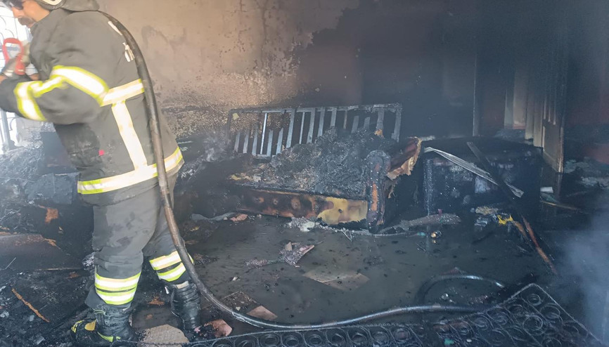 Altınözünde çıkan yangında ev kullanılmaz hale geldi Altınözünde çıkan yangında ev kullanılmaz hale geldi