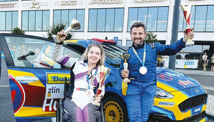 Engelli ralli pilotu Avrupa’dan çifte kupayla döndü