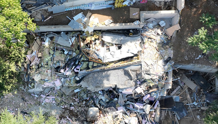 Vaniköydeki yıkım sürüyor