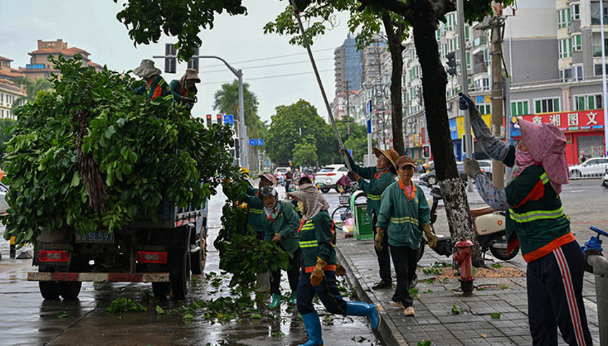Çini Süper Tayfun vurdu: Saatte 240 km hıza ulaştı... 2 kişi öldü..