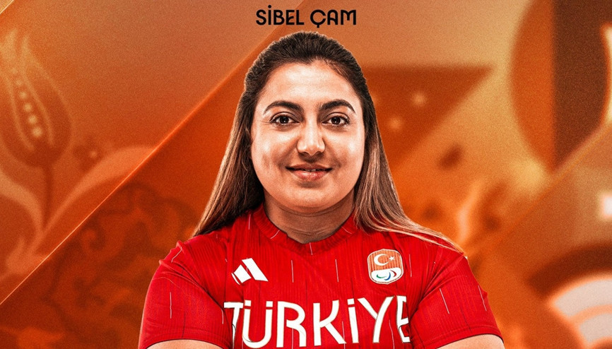 Para halterde Sibel Çamdan bronz madalya