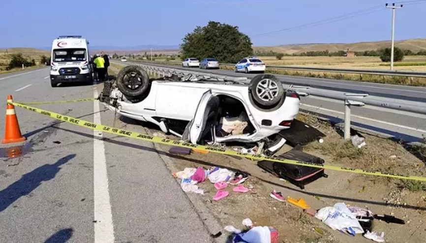 Çorum’da trafik kazasında polis çift hayatını kaybetti, 2 çocuğu yaralandı