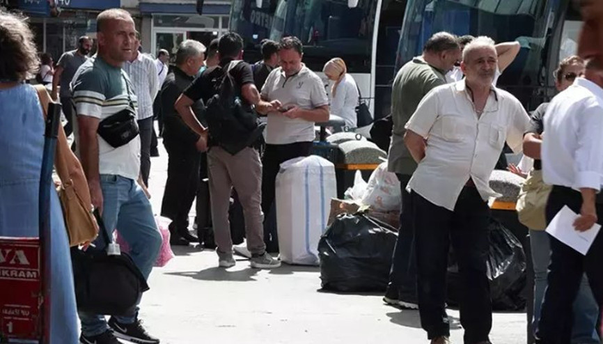 Büyük İstanbul Otogarı’nda okul öncesi dönüş yoğunluğu