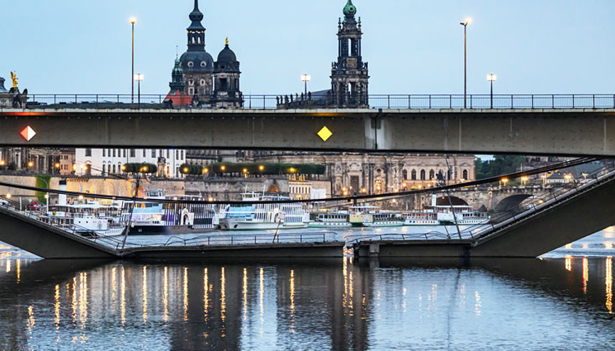 Dresdende ‘Carola Köprüsü’ çöktü