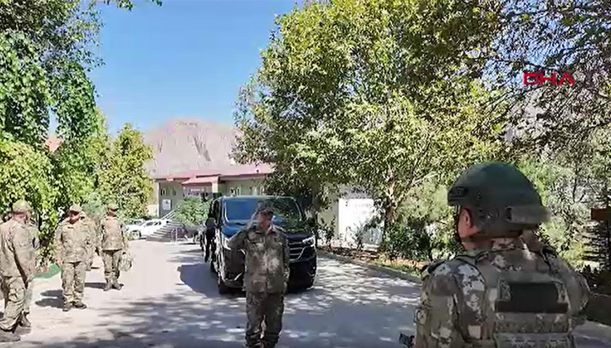 Kara Kuvvetleri Komutanı Bayraktaroğlu, hudut hattı ve sınır ötesinde incelemelerde bulundu