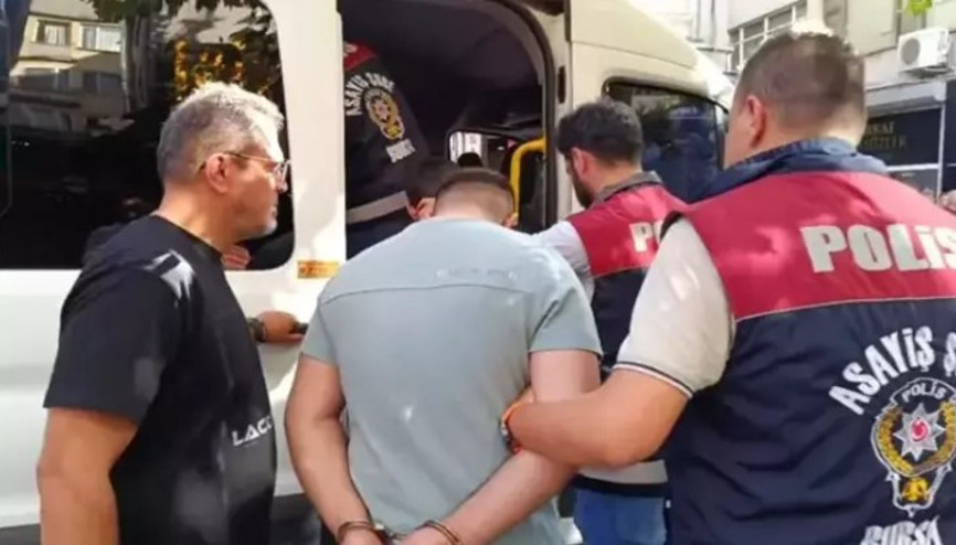 Kaldıkları eve çağrı merkezi kurmuşlar  Dolandırıcılara şok baskın