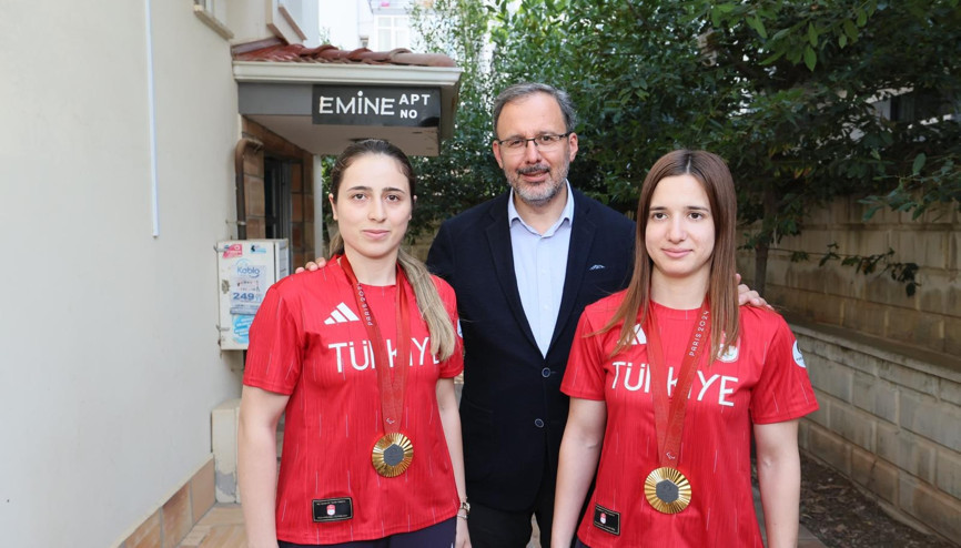 Mehmet Kasapoğlu: Golbol milli sporcularımız yalnız Denizlinin değil Türkiyenin gururları Mehmet Kasapoğlu: Golbol milli sporcularımız yalnız Denizlinin değil Türkiyenin gururları