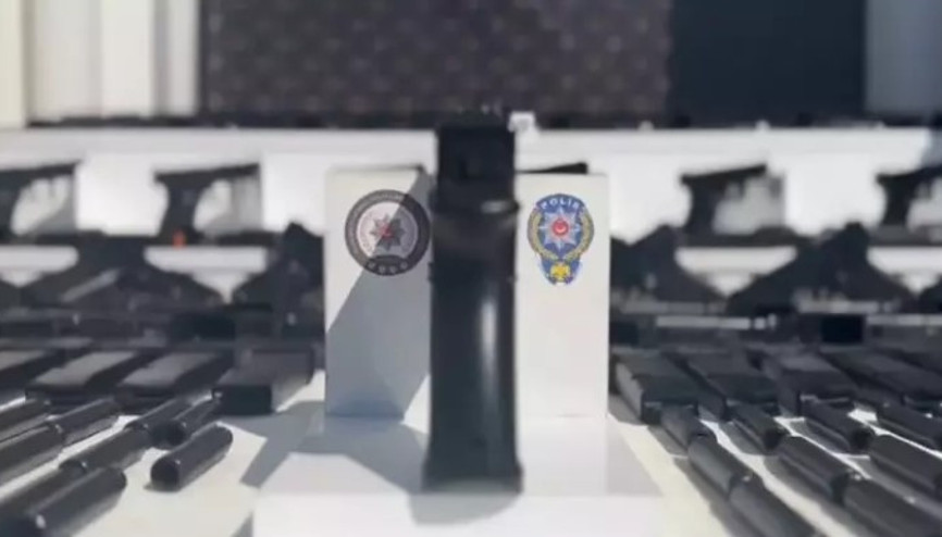 TEM’de durdurulan 3 araçtan 101 ruhsatsız tabanca çıktı 5 tutuklama TEM’de durdurulan 3 araçtan 101 ruhsatsız tabanca çıktı 5 tutuklama