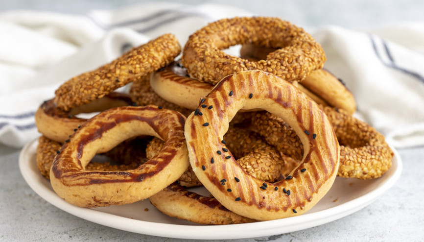 Mevlid Kandilinde ne yapılır, ne dağıtılır Kıyır kıyır kandil simidi, kandil helvası, pişi, kandil şekeri tarifi