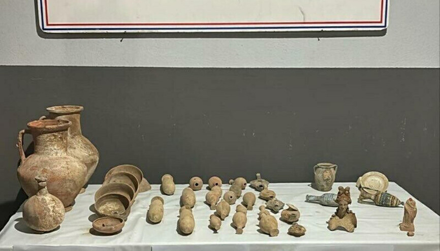 Manisada 37 tarihi eser ele geçirildi; 3 gözaltı Manisada 37 tarihi eser ele geçirildi; 3 gözaltı