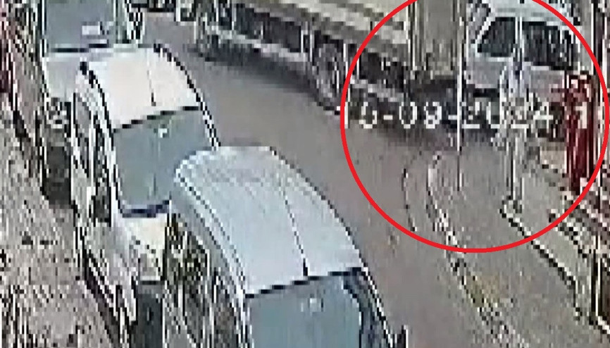Her şey bir anda oldu Market tabelası kafasına düştü