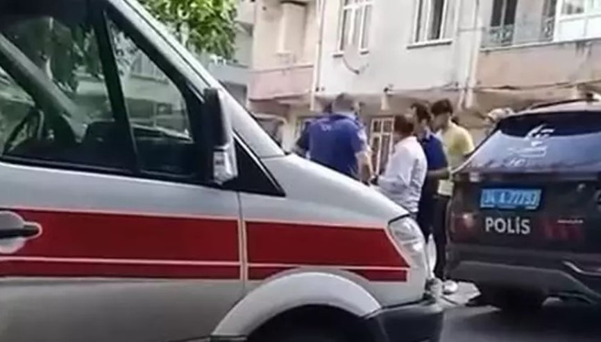 Küçükçekmece’de evinde misafir ettiği kadın bıçakla saldırıp altınlarını çaldı Küçükçekmece’de evinde misafir ettiği kadın bıçakla saldırıp altınlarını çaldı