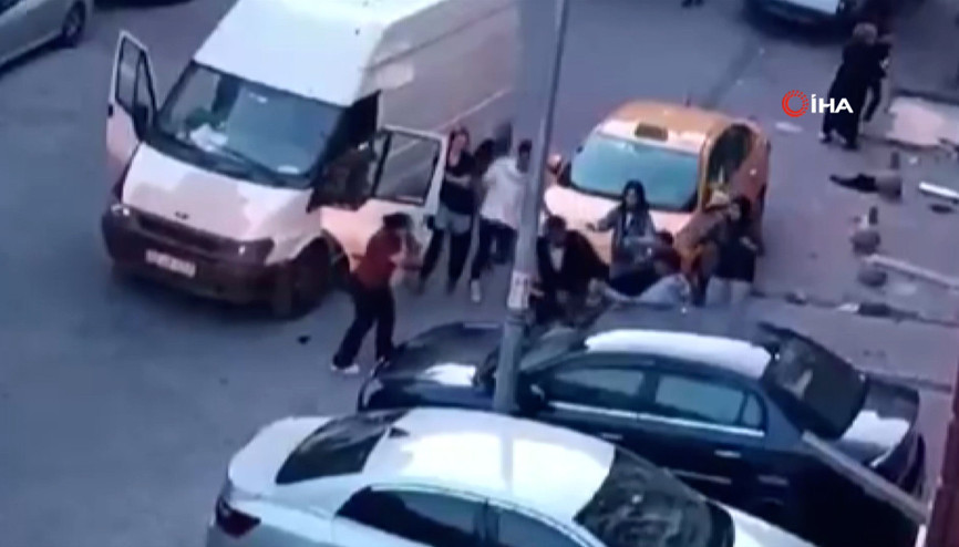 Esenyurt’ta yol verme kavgasında taraflar birbirine girdi