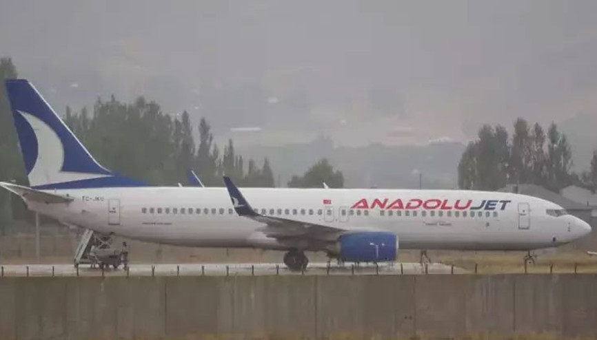 Yolcu uçağı, Yüksekovadaki Selahaddin Eyyubi Havalimanında pistten çıktı Yolcu uçağı, Yüksekovadaki Selahaddin Eyyubi Havalimanında pistten çıktı