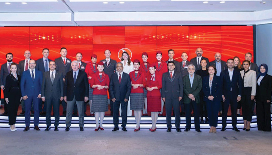 Ahmet Bolat, kabin memurlarıyla bir araya geldi