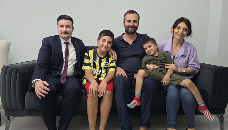 Hassa Kaymakamı Acar, deprem konutlarına yerleşen aileleri ziyaret etti