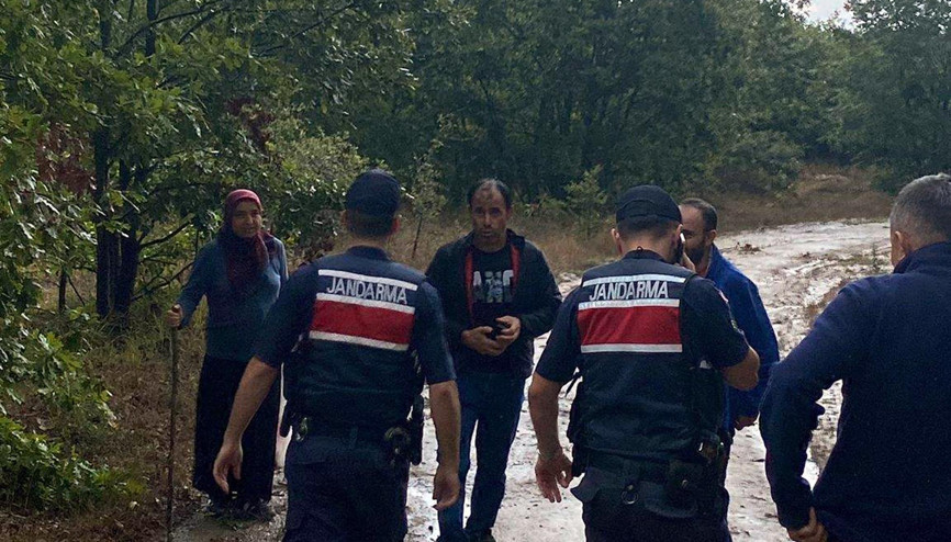 Mantar toplamaya gittikleri ormanda kaybolan çifti, jandarma buldu Mantar toplamaya gittikleri ormanda kaybolan çifti, jandarma buldu