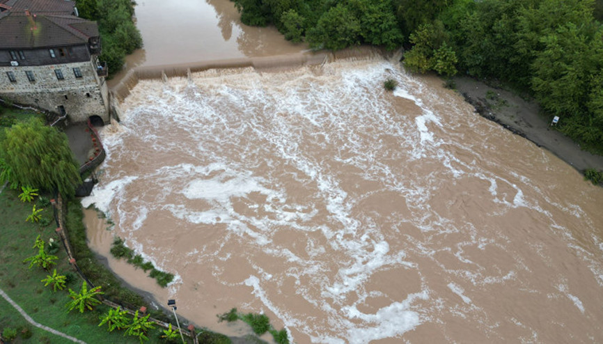 Bartına 10 saatte 250 kilogram yağış düştü Bartın Irmağı köpürdü, inceleme başlatıldı