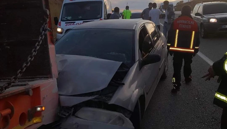 Elazığda otomobil çekiciyle çarpıştı: 2 yaralı Elazığda otomobil çekiciyle çarpıştı: 2 yaralı