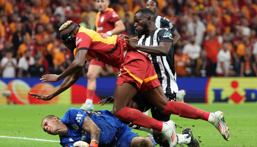 Galatasaray - PAOK maçından ekrana yansımayan görüntüler