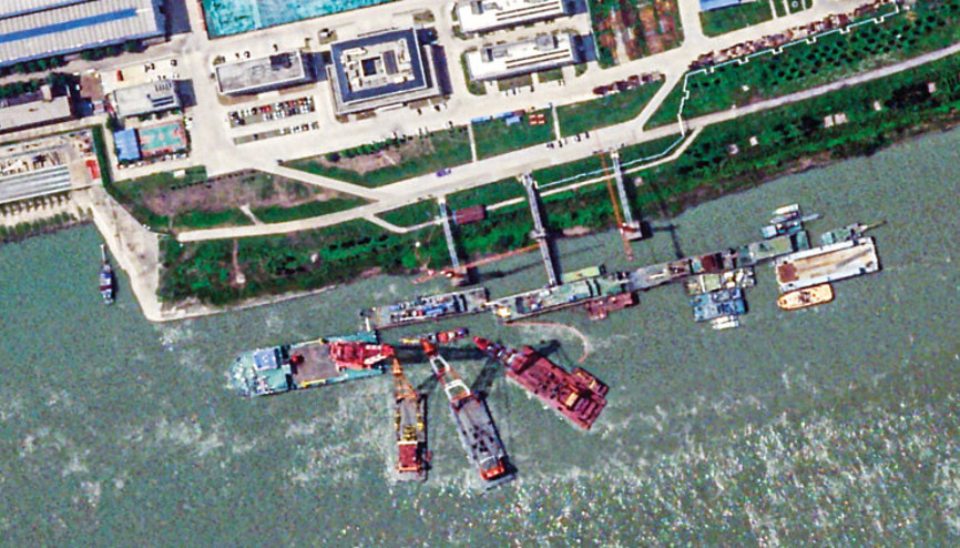 Uydu görüntüleri ortaya çıkardı Çin nükleer denizaltısı suya indiği gün batmış