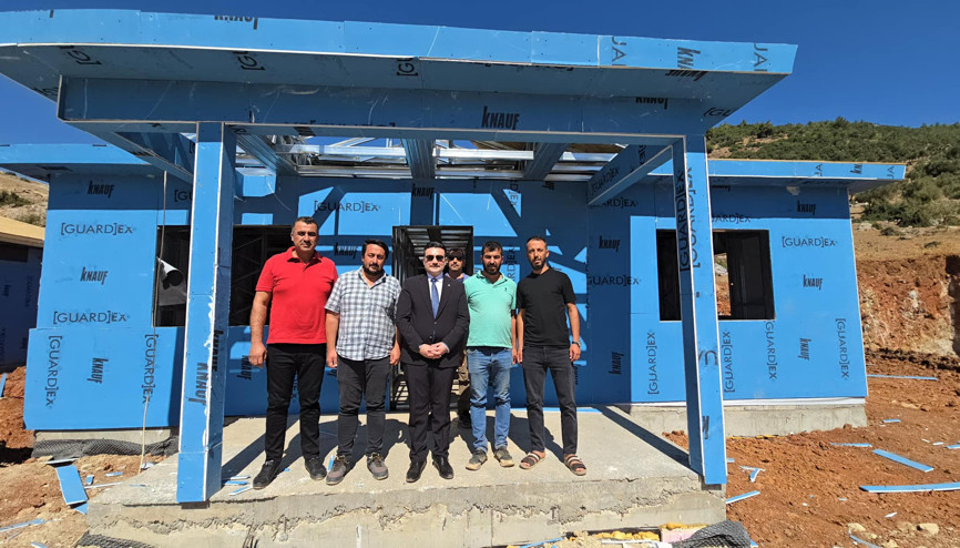 Kaymakam Acardan yapımı süren köy evlerine inceleme