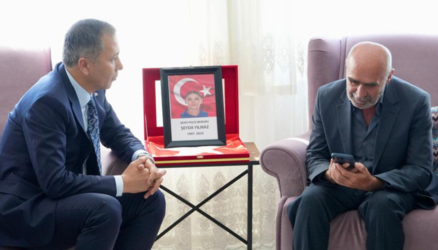 Bakan Yerlikayadan şehit polis Şeyda Yılmazın ailesine taziye ziyareti Erdoğan, acılı babayla telefonda görüştü