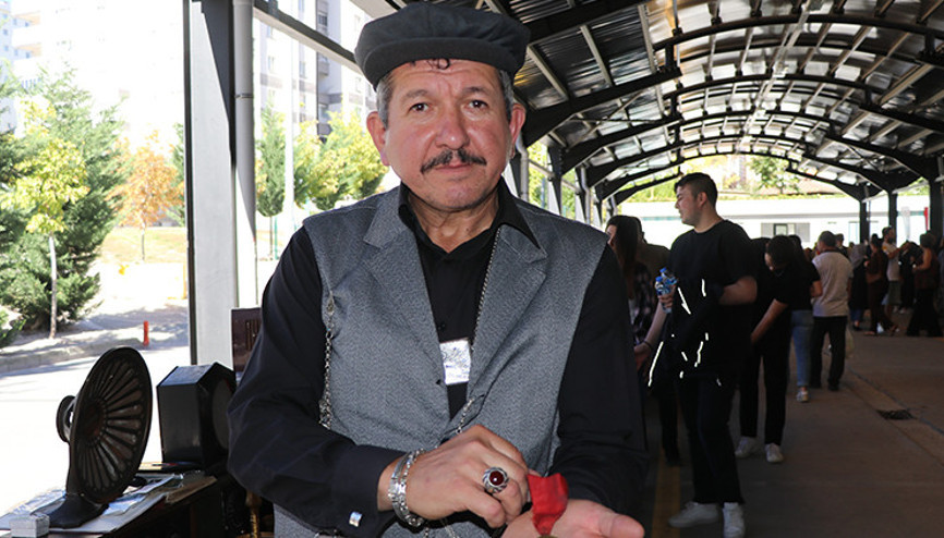 104 yıllık İstiklal Madalyası, Kayserideki antika fuarında 10 bin TL’den satışa çıkarıldı