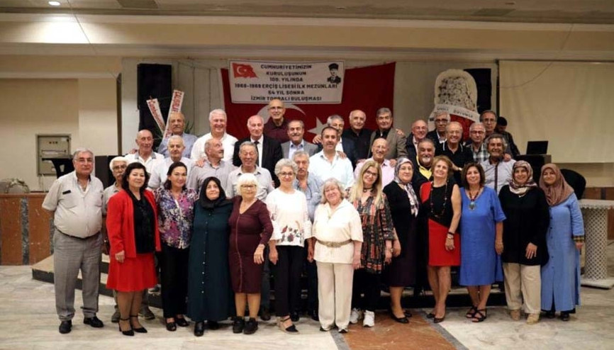 Lise arkadaşları 55 yıl sonra buluştu